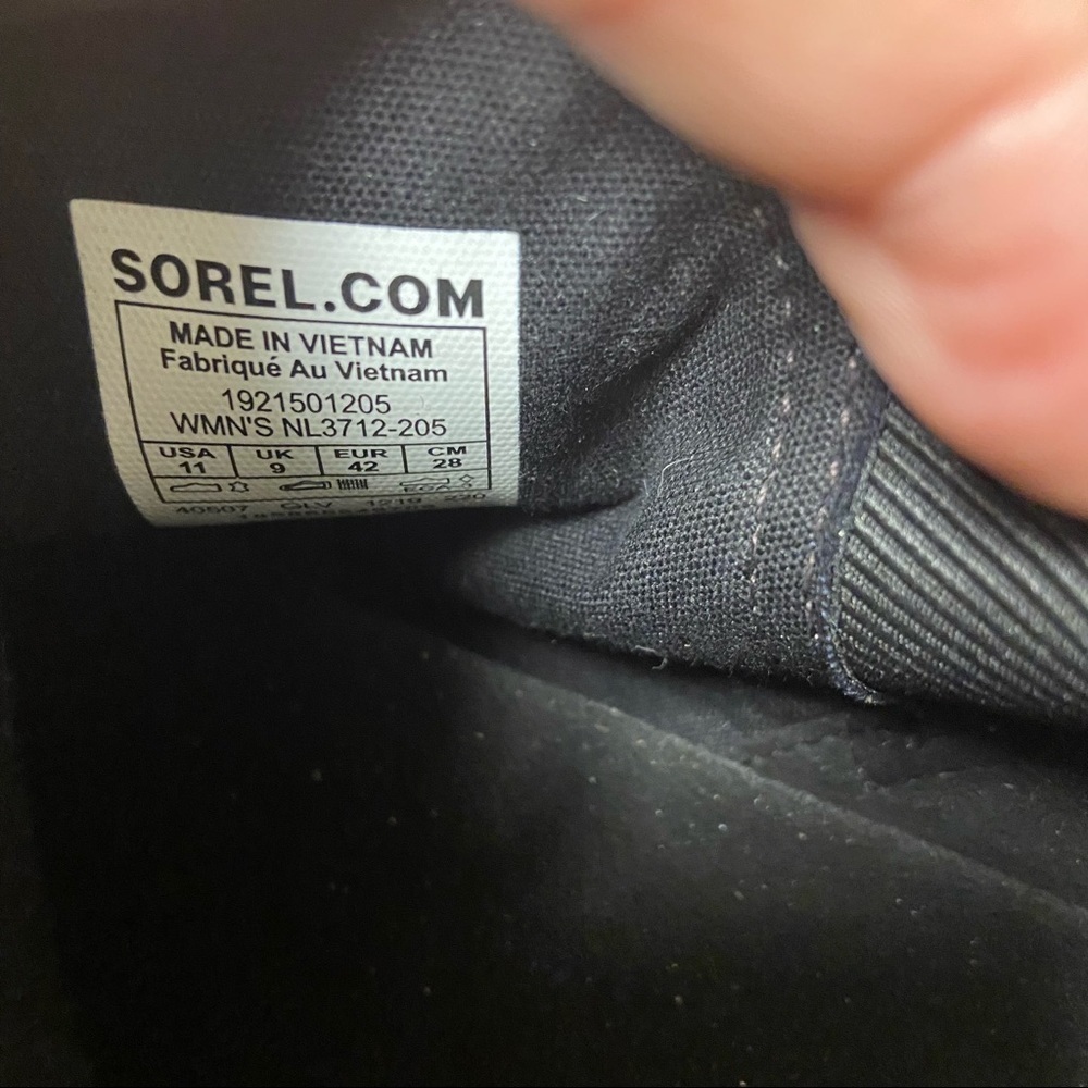 NWB Sorel Cate Lug Sole Chelsea Booties Size 11 - Picture 3 of 11